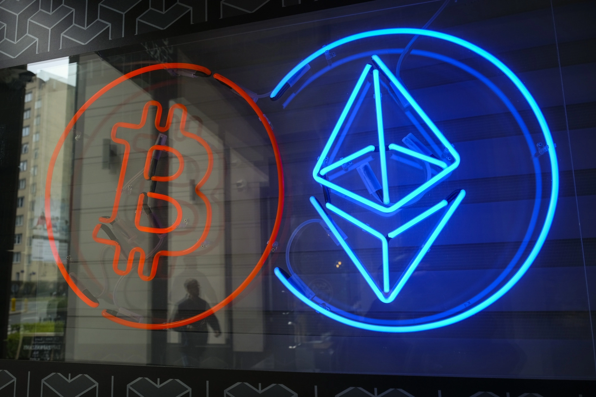 Phí gas Ethereum và doanh thu đào Bitcoin cùng giảm về mức thấp nhiều năm