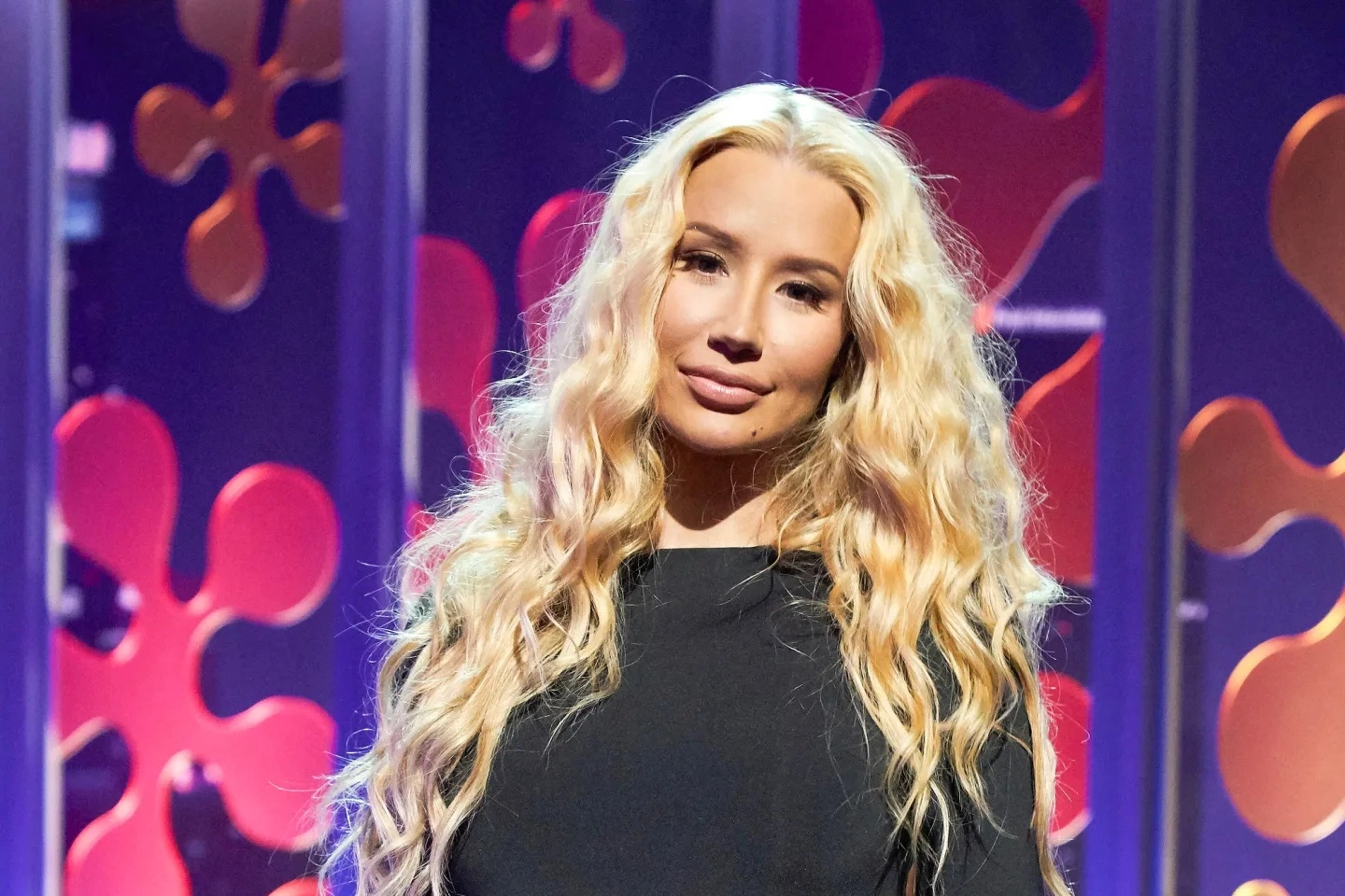 MOTHER tăng nóng sau tin Iggy Azalea kết giao với DWF Labs