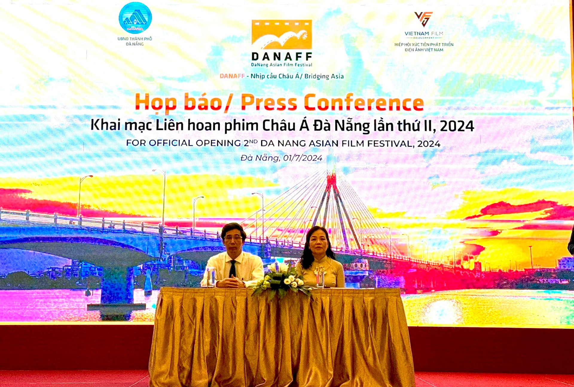1-7-lien-hoan-phim.jpg
