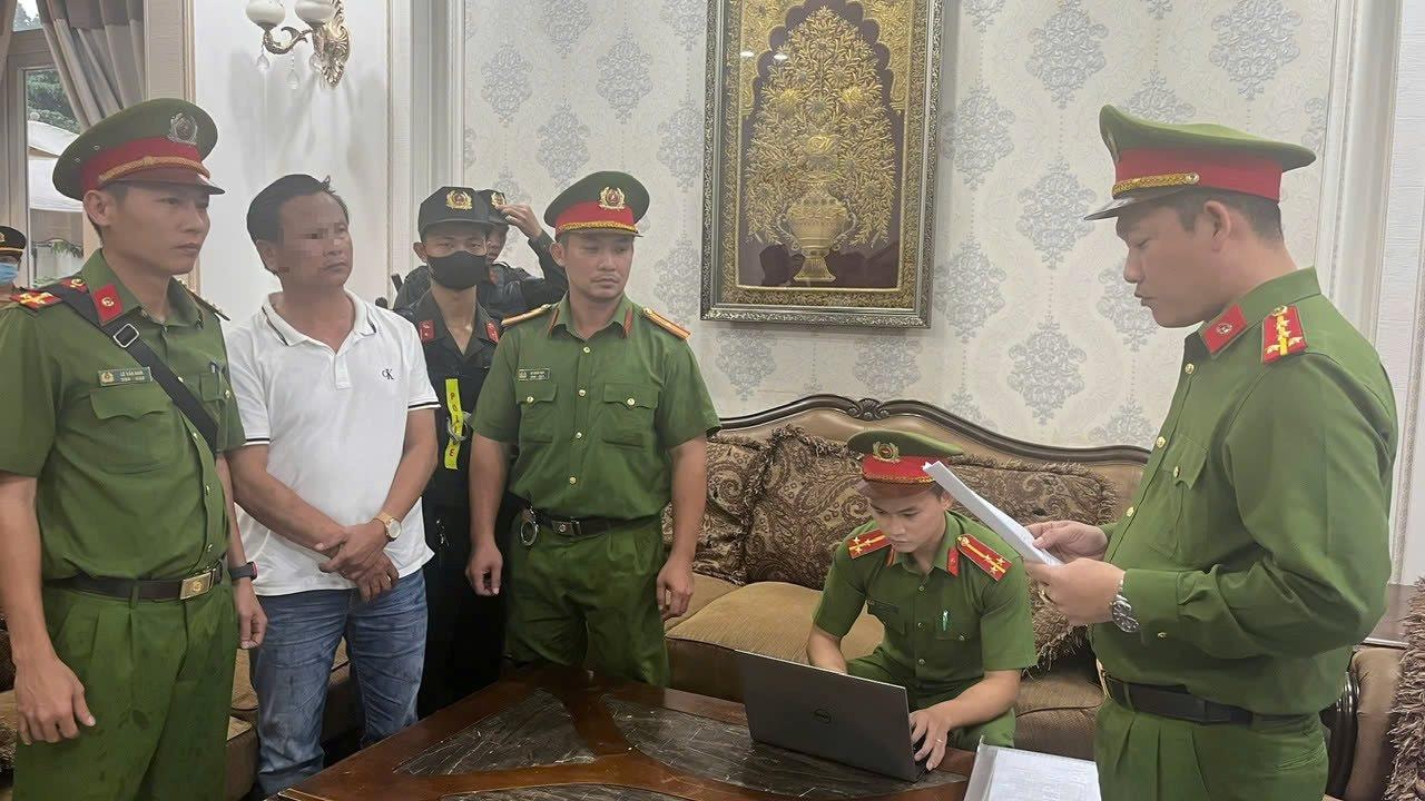 co-quan-doc-lenh(1).jpg