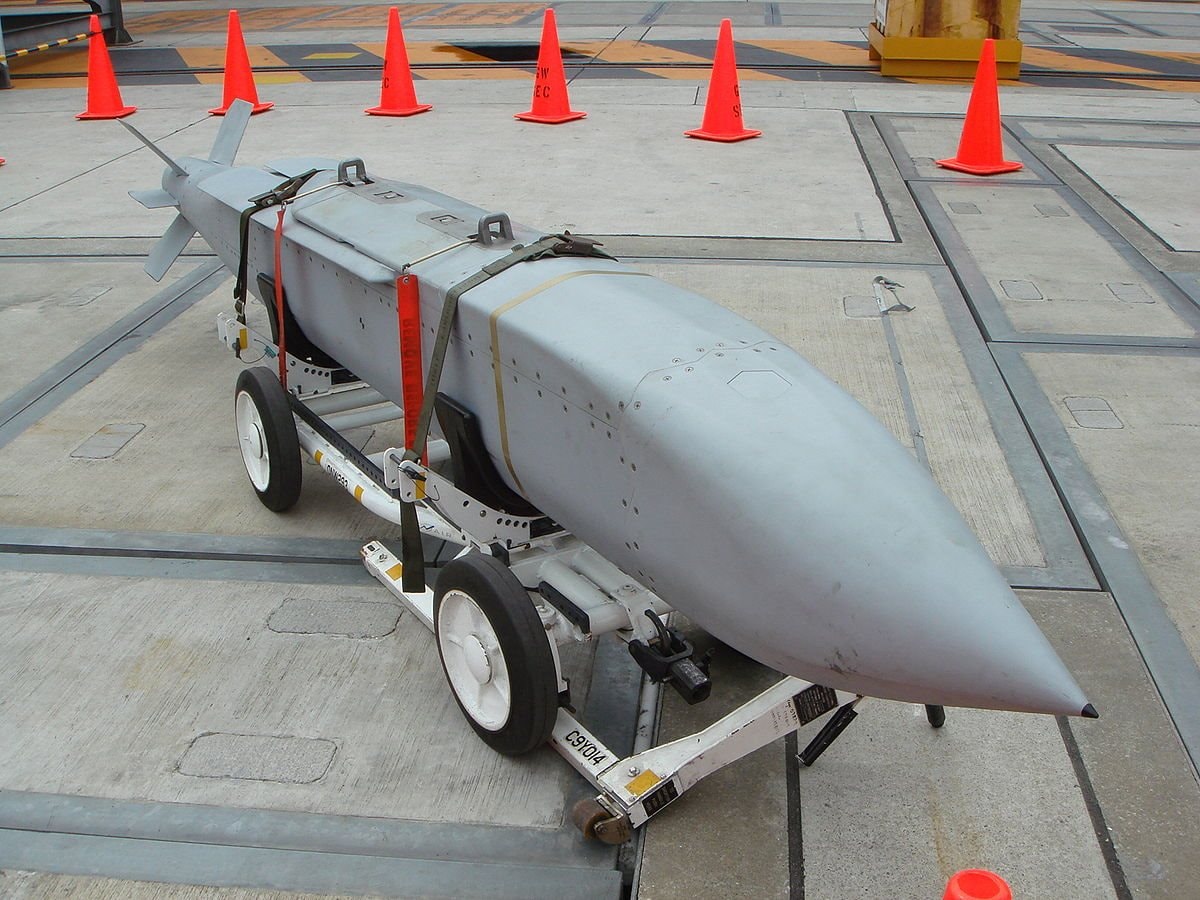 1200px-u.s.navy_agm-154_jsow.jpg