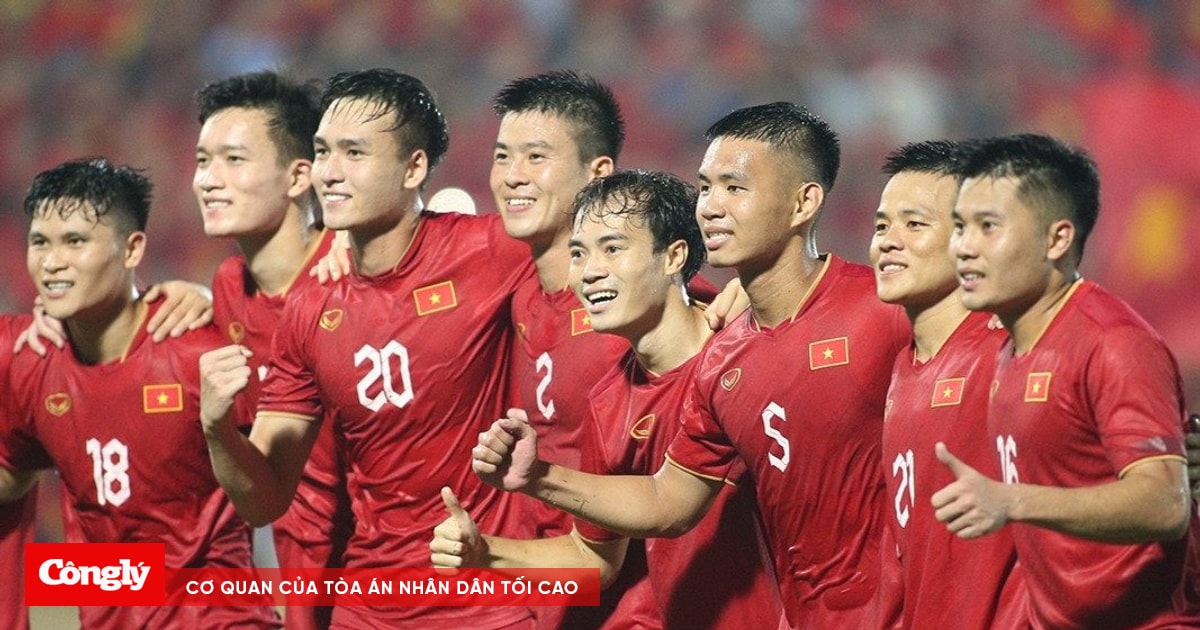 ĐT Việt Nam bất ngờ thăng hạng trên BXH FIFA