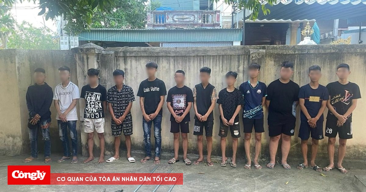 Mang hung khí gây thương tích cho người đi đường
