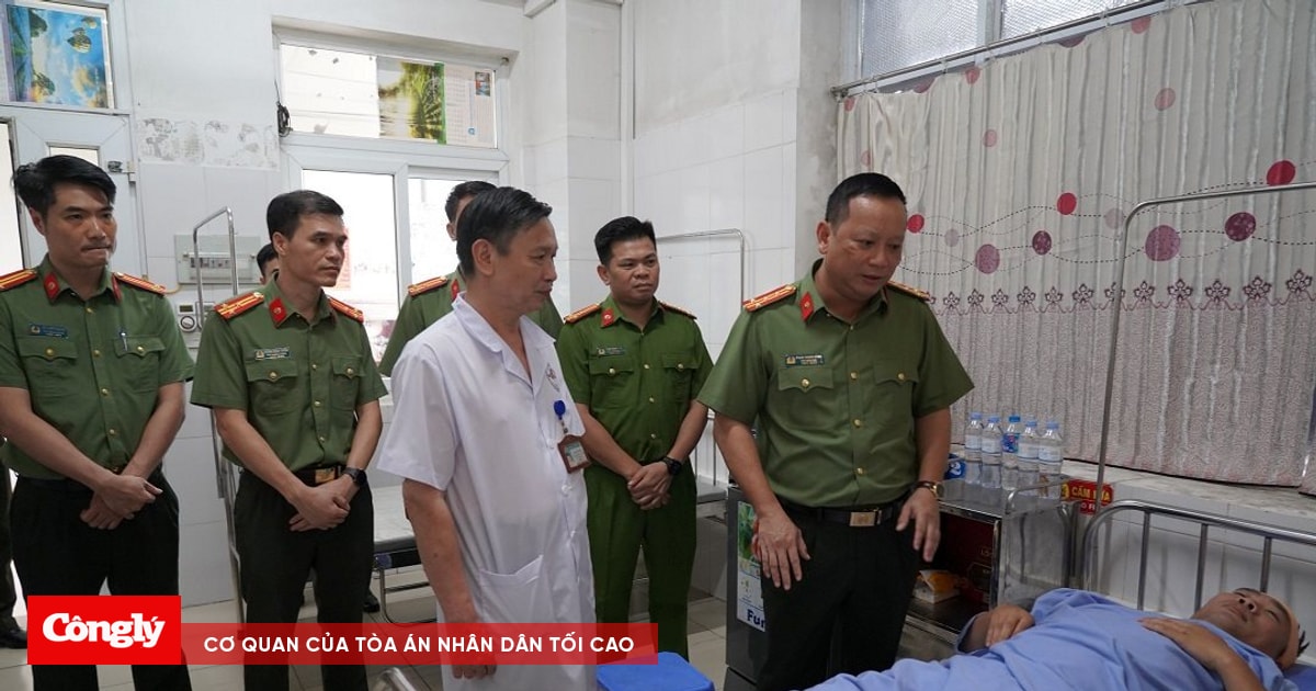 Điều khiển xe máy tông thẳng vào Cảnh sát giao thông