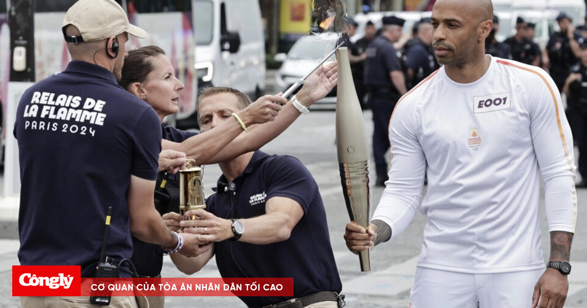 Cuộc rước đuốc Olympic diễn ra tại Paris