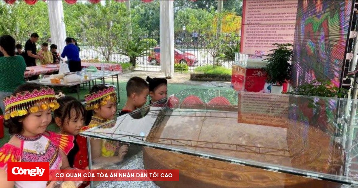 Chiếc bánh nướng lớn nhất Việt Nam tại ngày hội Háng Pỉnh
