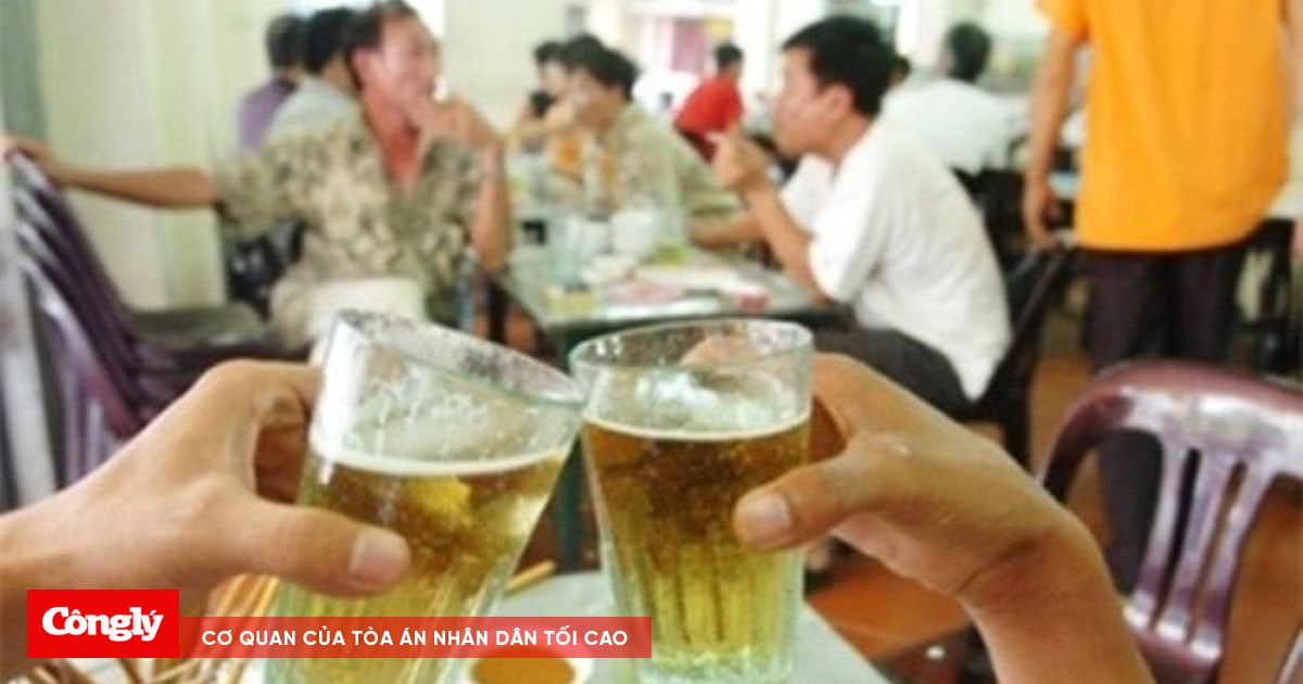 Hỗn chiến từ việc to tiếng khi mời bia