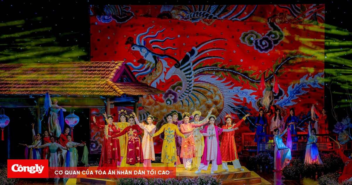 Lễ hội áo dài “Linh Phụng” tráng lệ mà hào hùng
