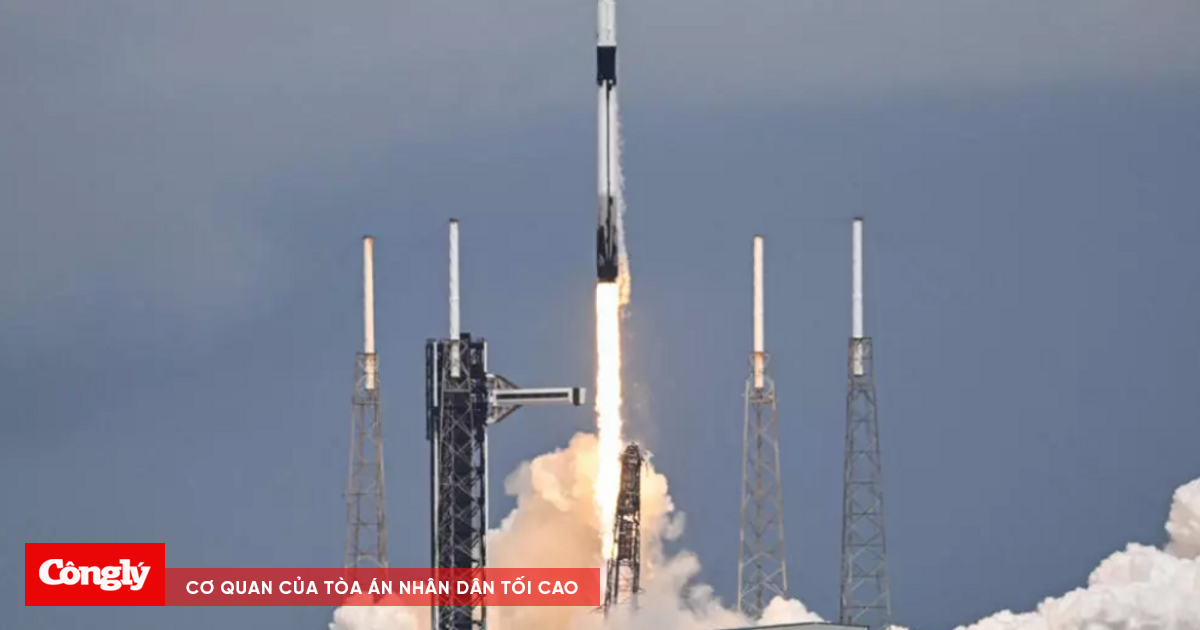 SpaceX phóng tàu vũ trụ giải cứu 2 phi hành gia NASA