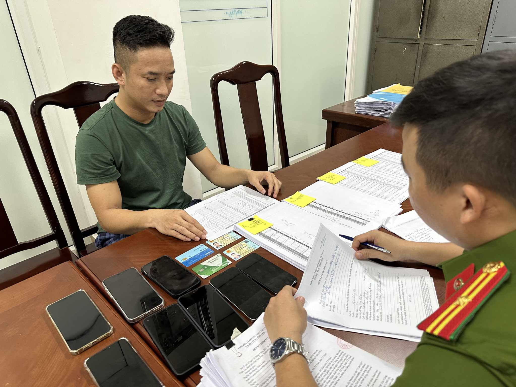 Bắt nhóm đối tượng tổ chức cá độ bóng đá gần 100 tỷ đồng ở Huế