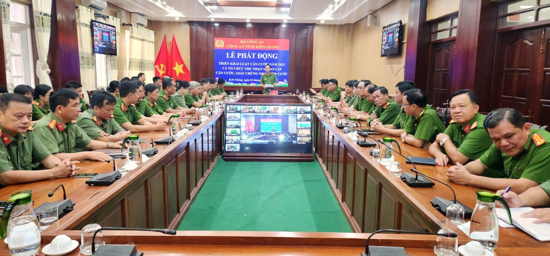 Công an Kiên Giang cấp thẻ căn cước cho công dân dưới 14 tuổi