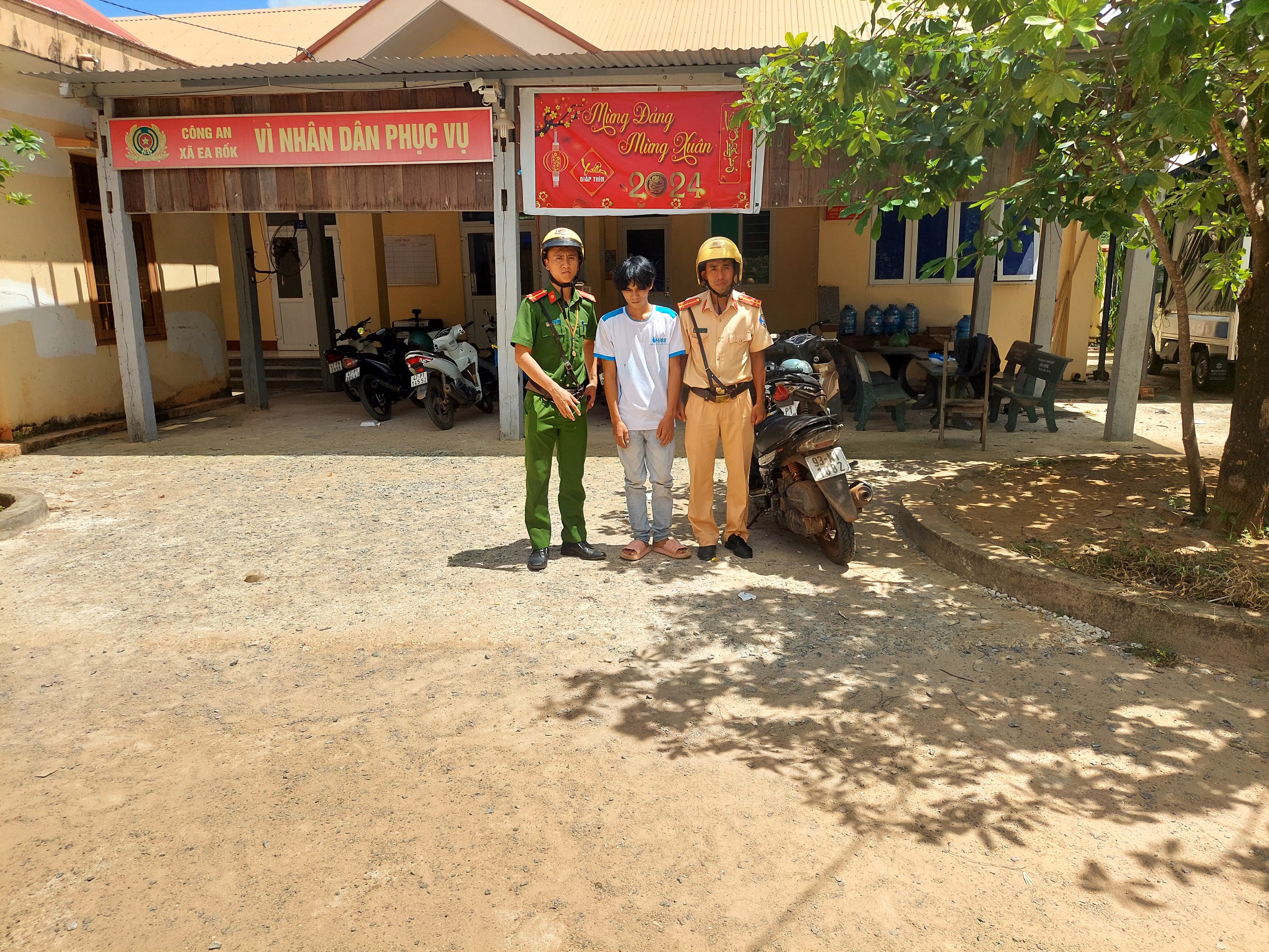 Phát hiện đối tượng đi xe mô tô tàng trữ trái phép chất ma túy