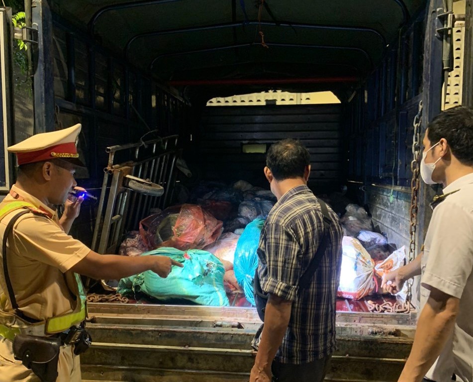 Bắc Giang: Ngăn chặn gần 1 tấn nội tạng "bẩn" chuẩn bị đưa đi tiêu thụ